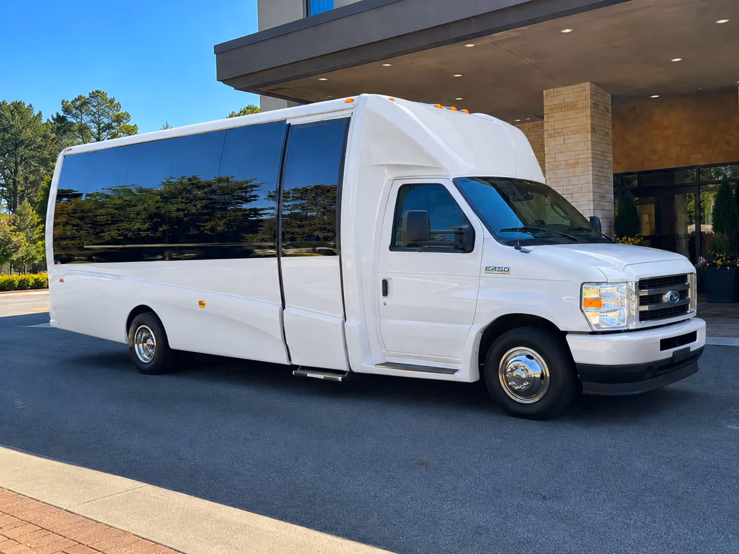corporate airport transfer buses to newark liberty international ewr