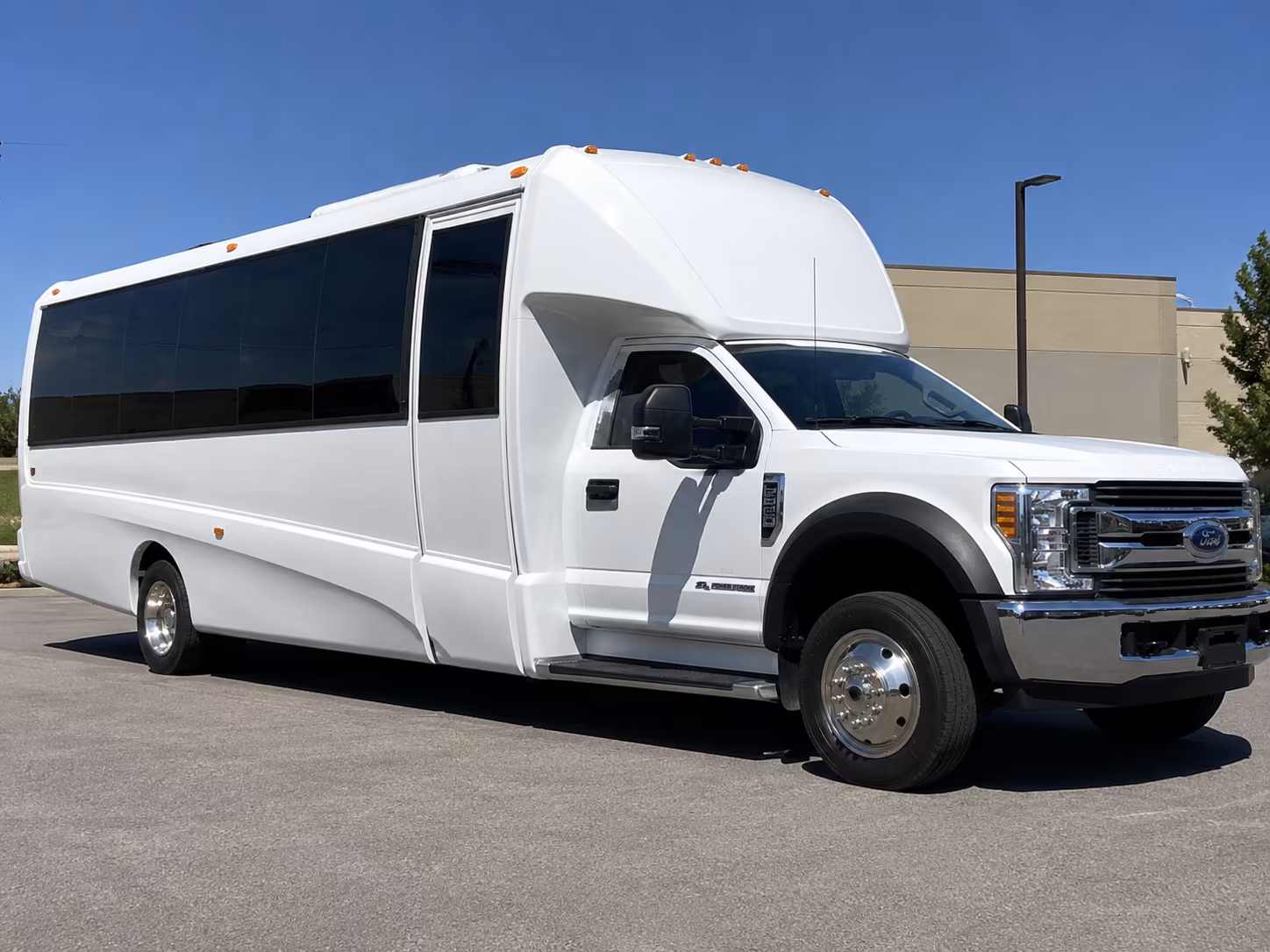 rent a minibus in elizabeth for smaller prom groups heading to newark and the meadowlands