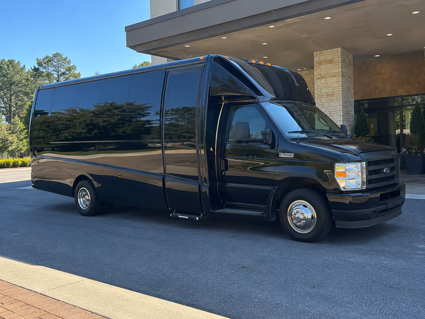 shuttle buses to pnc bank arts center and summer amphitheater shows
